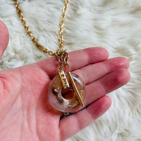 A New Day Toggle and Link Resin Necklace - Picture 3 of 5